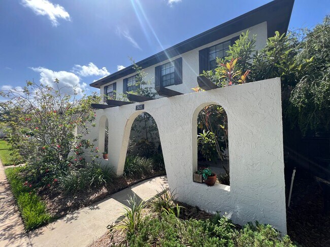 Building Photo - 2 Bedroom 2.5 Bath 2 Story Townhome AVAILA...