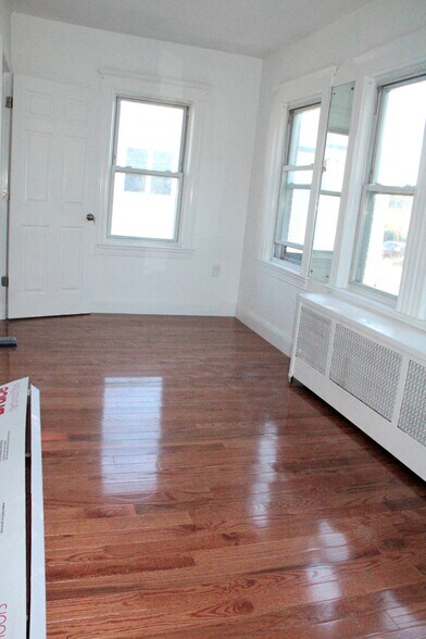 Building Photo - 246 Pearl St