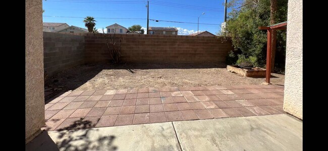 Building Photo - 3639 Russian Olive St