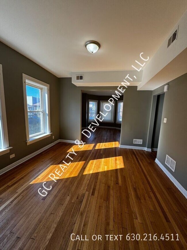 Building Photo - 11347 S King Dr