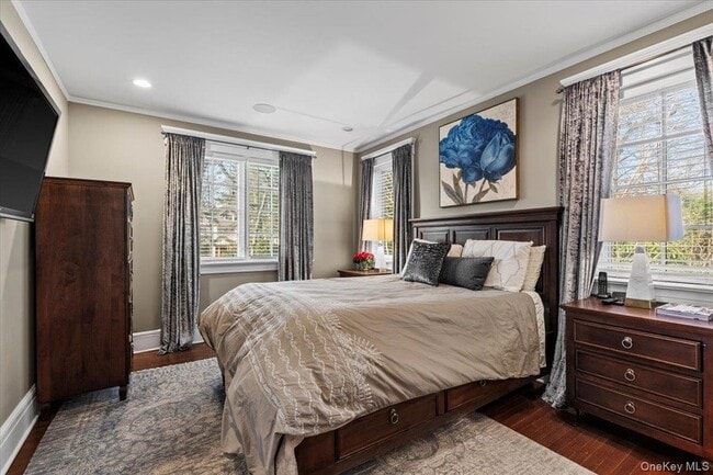 Building Photo - 47 Greenacres Ave