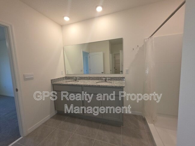 Building Photo - 33409 Country House Dr