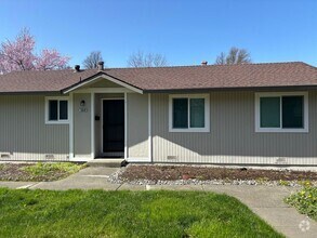 Building Photo - Clean 2 bedroom 1 bath