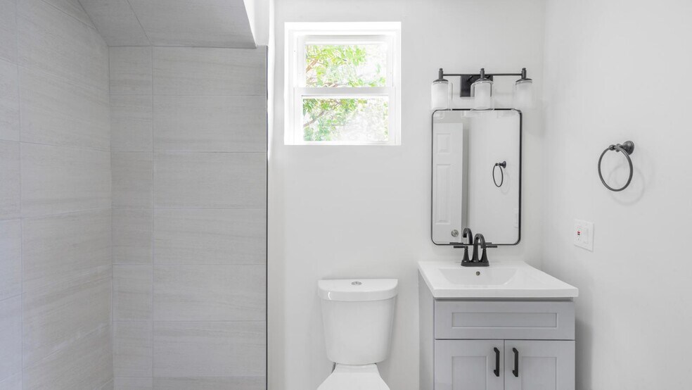 Building Photo - 6407 Granton Ave