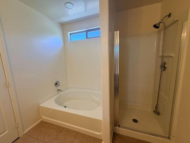 Building Photo - 2344 E Meadow Creek Way