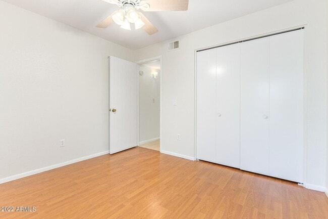 Building Photo - 1927 E Hampton Ave