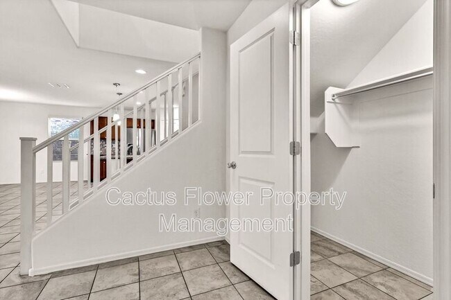 Building Photo - 1245 N Balboa