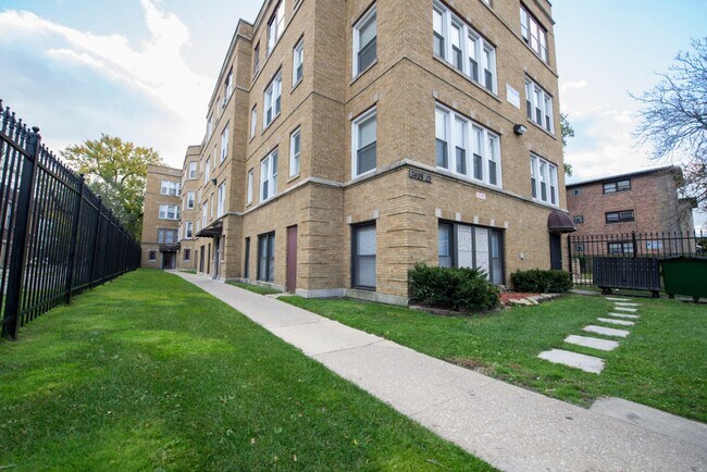Building Photo - 7409 S Yates