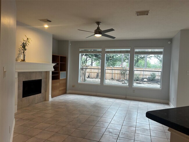 Building Photo - 18126 Somerset Knolls Ct