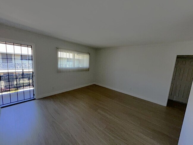 Building Photo - 1635 N Normandie Ave