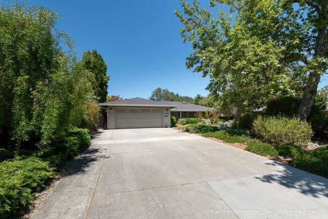 Beautiful, meticulously updated and maint... - Beautiful, meticulously updated and  maint...
