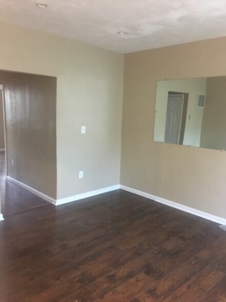 Building Photo - 3400 Fairview Ave