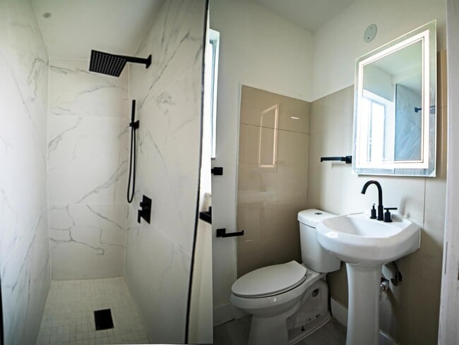 Building Photo - 412 Columbus Pkwy