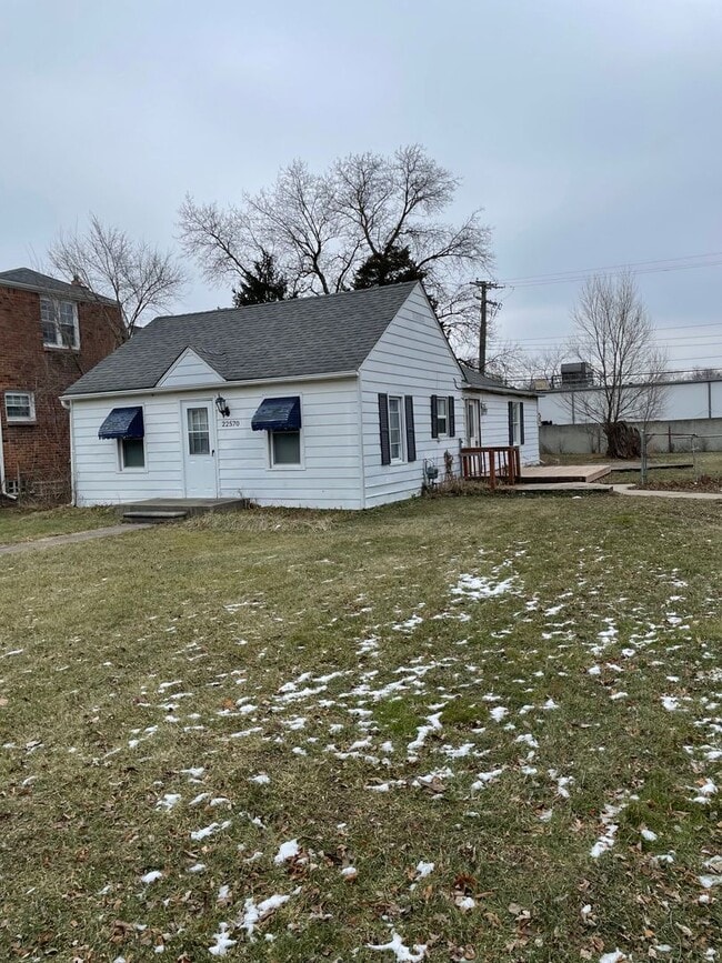 Building Photo - 3 Bedroom Home In Farmington Hills