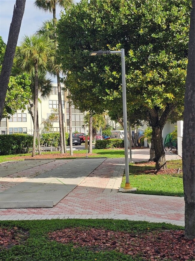 Building Photo - 20400 W Country Club Dr