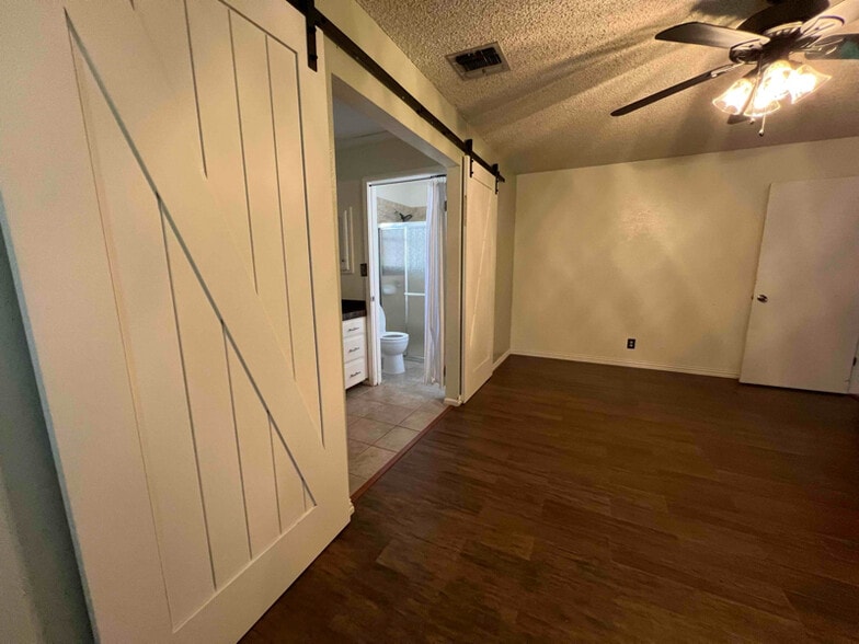 Building Photo - 6210 Welles Creek Dr