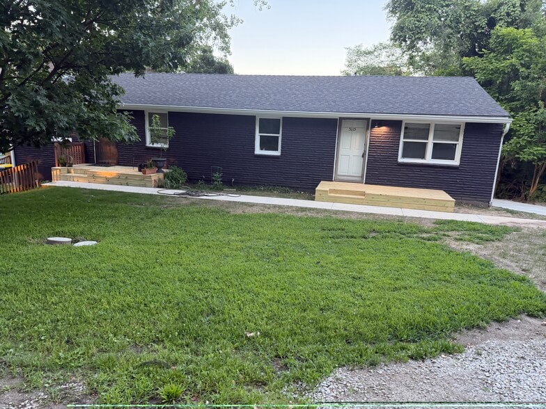 Building Photo - 5115 N Bellaire Ave