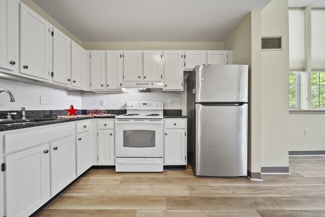 Building Photo - 24 Cobblestone Ln