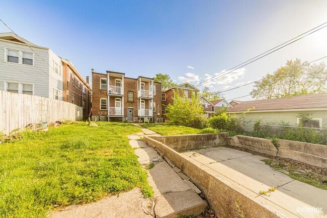 Building Photo - 3945-3947 Utah St