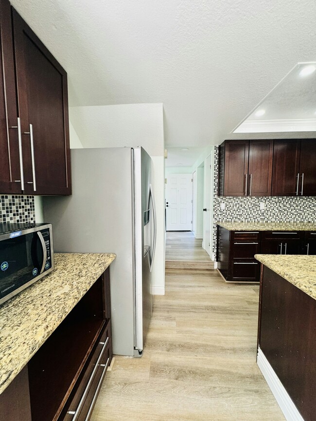 Building Photo - 29869 Ventnor Ct