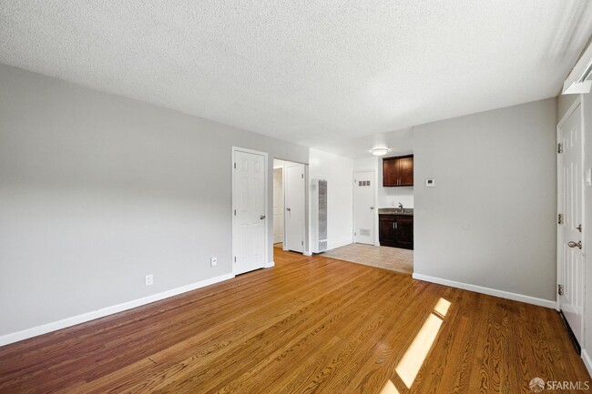 Building Photo - 1543 Berrellesa St
