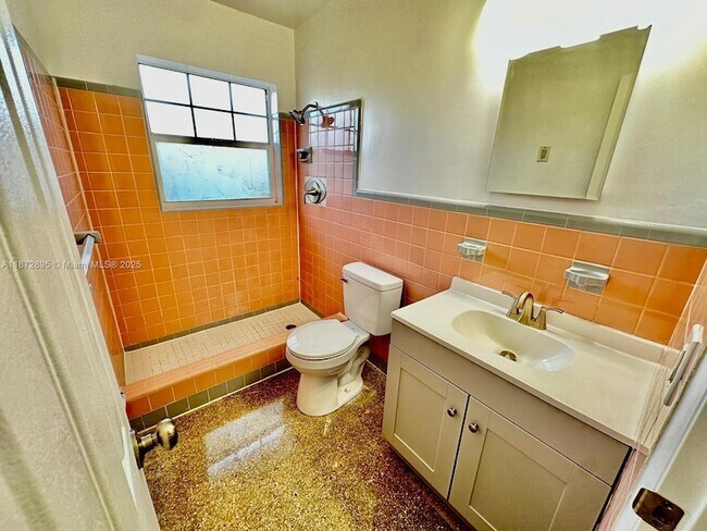 Building Photo - 432 NE 22nd Ave