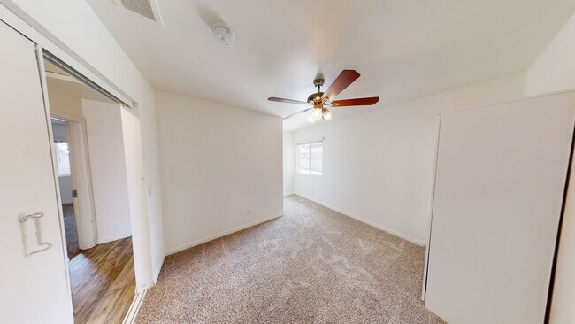 Building Photo - Large House on Dorothy Dr! (Lease out, pen...
