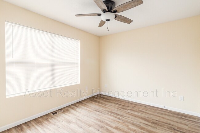 Building Photo - 916 Warrior Hill Dr