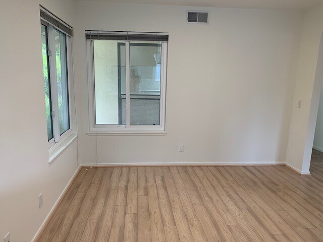 Building Photo - 270 Savona Ave