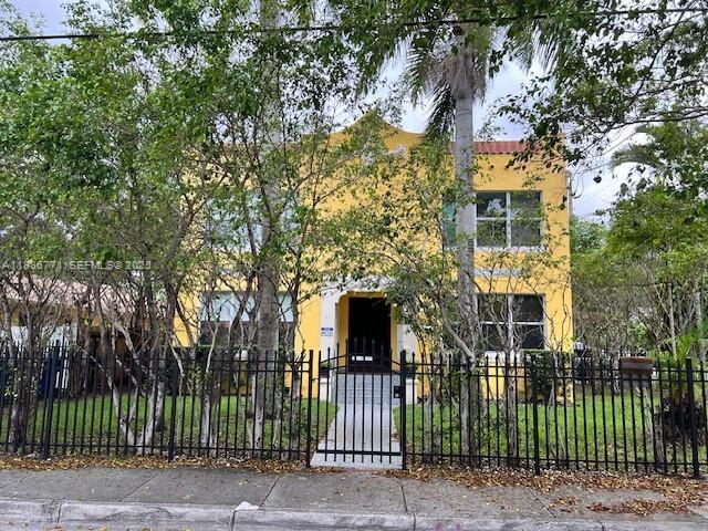 Building Photo - 1000 SW 12th Ct