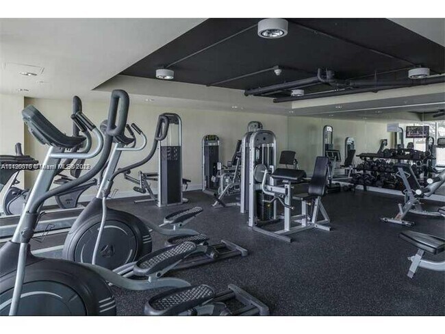 Building Photo - 1861 NW South River Dr