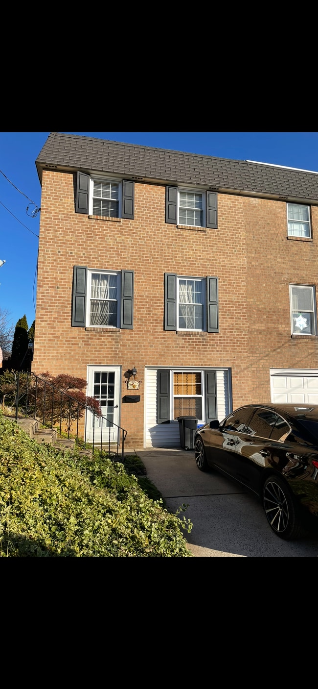 Building Photo - 2813 Walnut Hill St