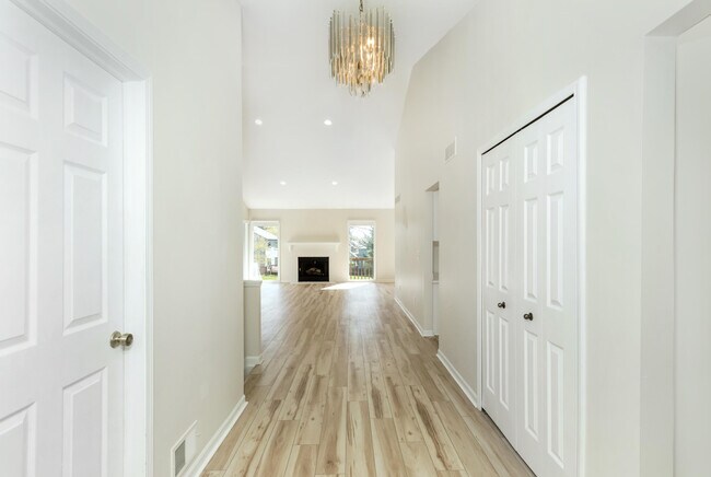 Building Photo - 37743 Avon Ln