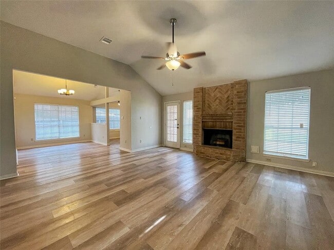 Building Photo - 2614 Double Lake Dr