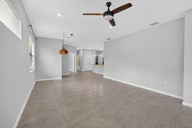 Building Photo - Annual Unfurnished 2 Bedroom 2 Bathroom with a Den located in the Preserve at the West Villages!