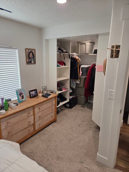 Building Photo - 7046 N Silver Creek Way