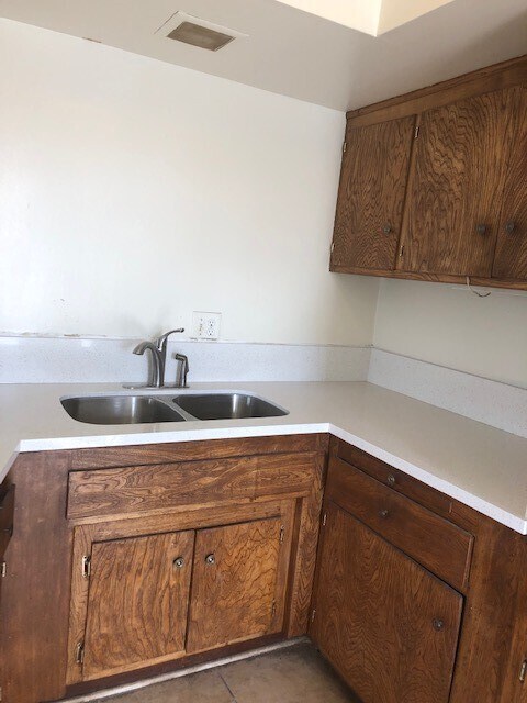 Building Photo - 5736 Lexington Ave