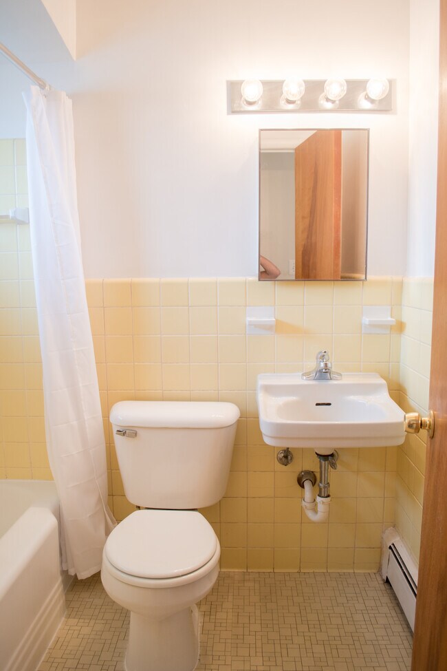 Building Photo - 4304 13 Mile Rd