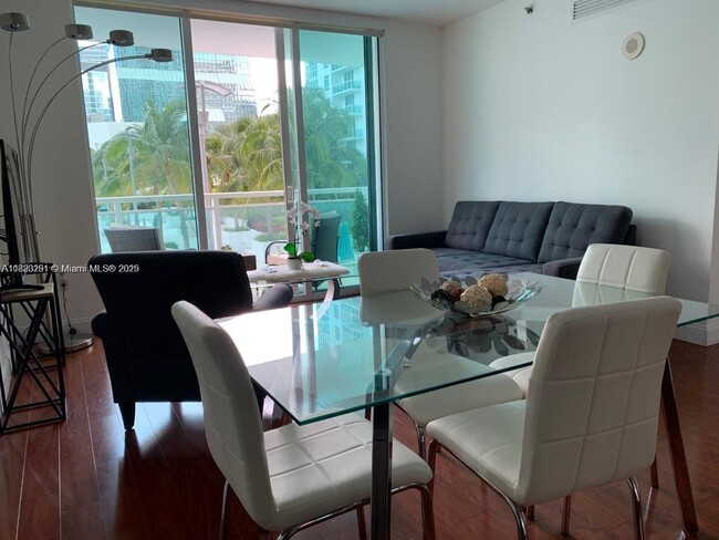 Building Photo - 950 Brickell Bay Dr