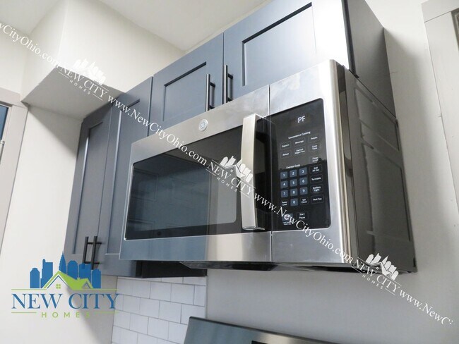 Building Photo - Newly Renovated Apartment Building