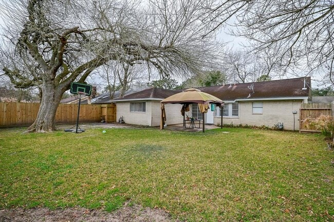 Building Photo - 11819 S Perry Ave