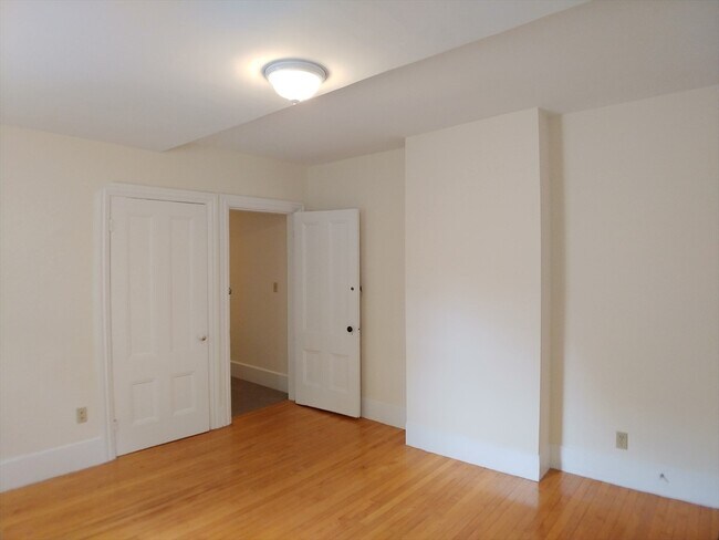 Building Photo - 410 Washington St