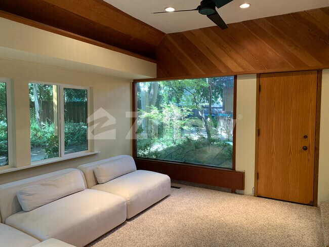 Building Photo - 3152 W Los Altos Ave