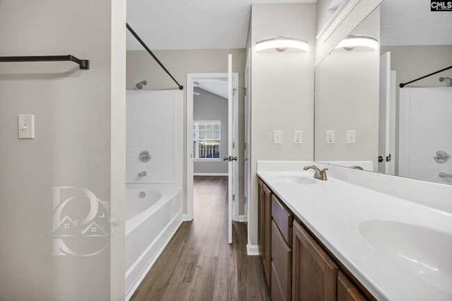 Building Photo - 815 Chablis Dr