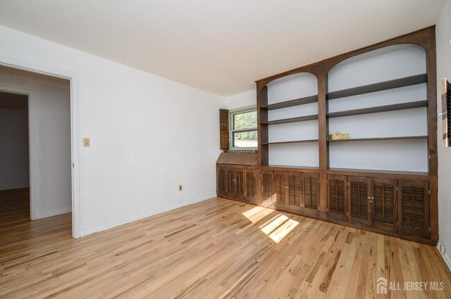 Building Photo - 3996 Park Ave