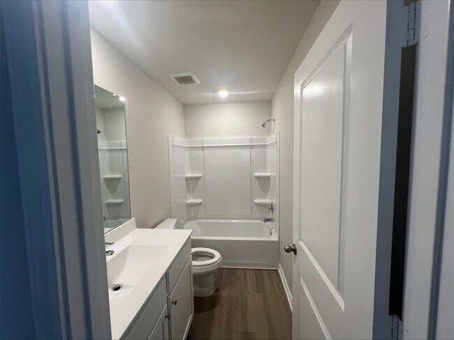 Building Photo - 15850 Berry Hl Dr
