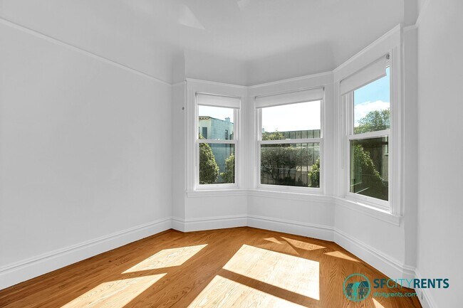 Building Photo - Presidio Heights: Remodeled Flat w/ Privat...