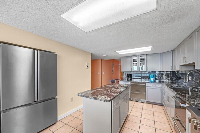 Building Photo - 1007 W Beach Blvd