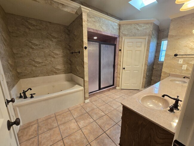 Building Photo - 15298 Wagon Wheel Cir