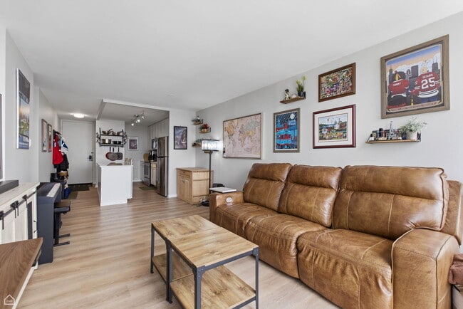 Building Photo - 1660 N La Salle Dr